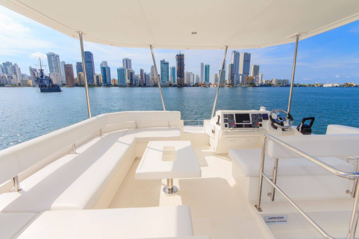 43' Leopard yacht charter in Cartagena, Colombia