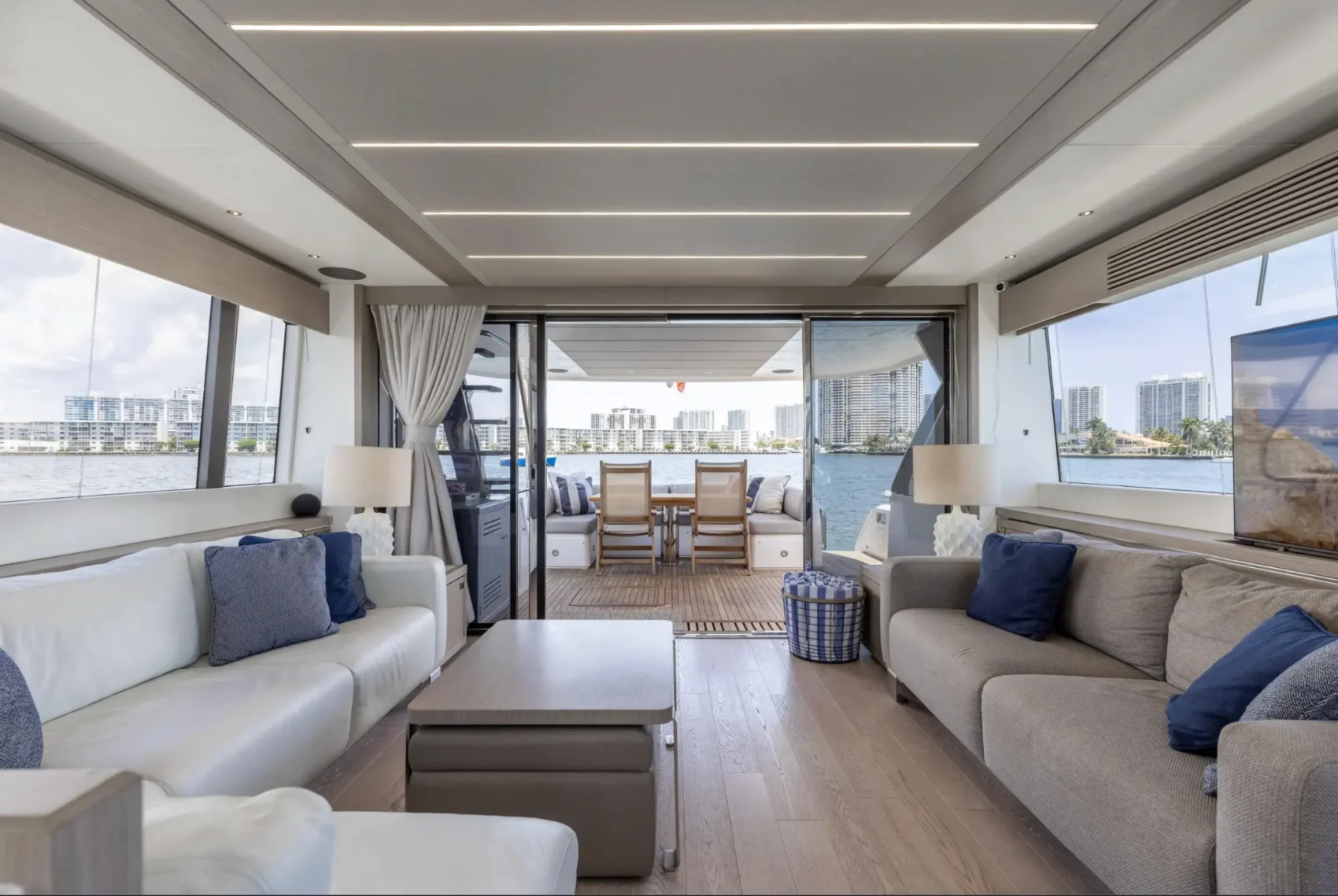 80′ Sunseeker + Jacuzzi, private yacht charter in Miami