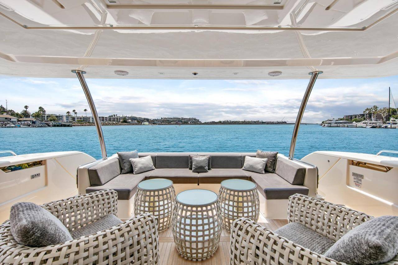 96' Ferretti Flybridge yacht charter in Cartagena, Colombia