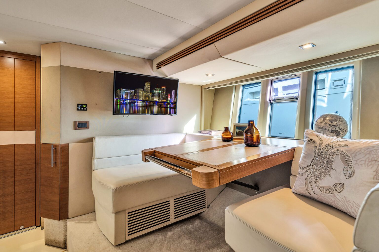 65′ Azimut + Water Toys + Jetski 1Hr, private yacht charter in Miami