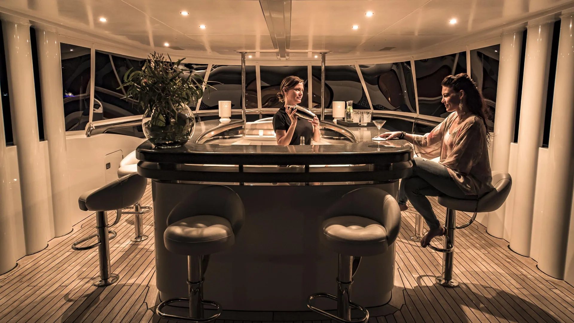 114' Spirit luxury yacht charter in Nassau, Bahamas