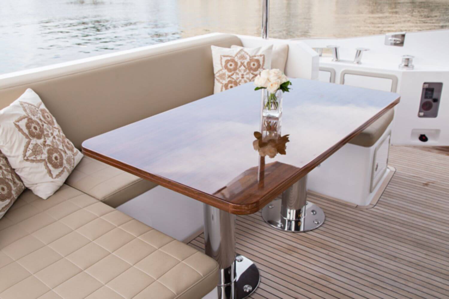 68' Azimut Flybridge yacht charter in Cartagena, Colombia