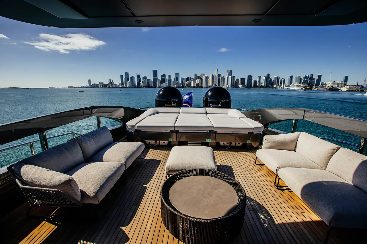 116′ Pershing + Jacuzzi