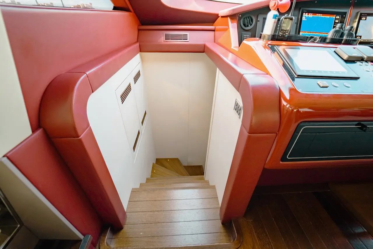95′ Mangusta Sport + Jetski 1H + Jacuzzi
