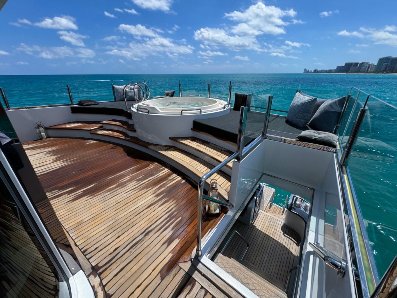 112′ Custom + Water Toys + Jetski 1Hr + Jacuzzi