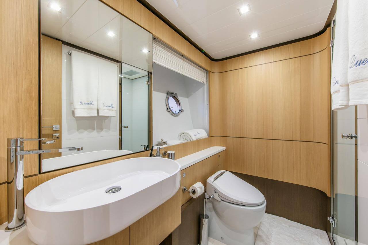 96' Ferretti Flybridge yacht charter in Cartagena, Colombia