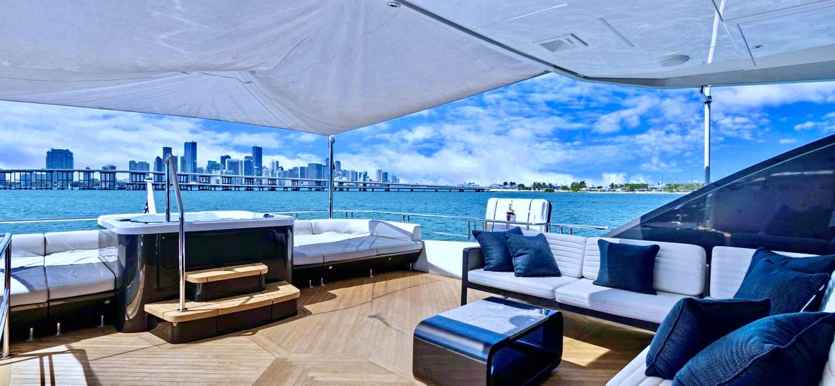 95′ Ocean + Jacuzzi + Water Toys