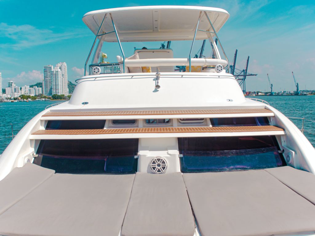47' Leopard yacht charter in Cartagena, Colombia