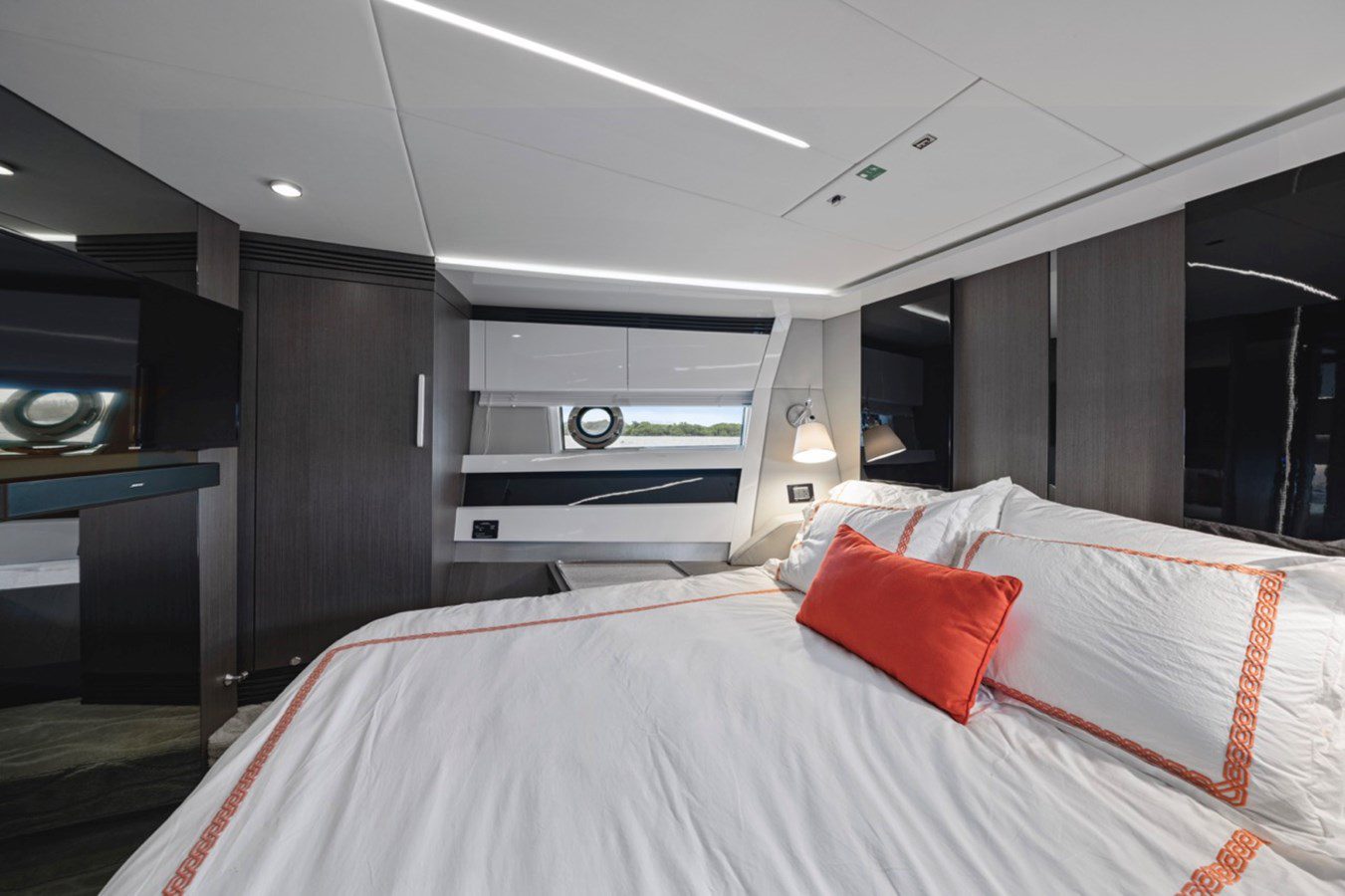 72′ Azimut D + Water Toys, private yacht charter in Miami