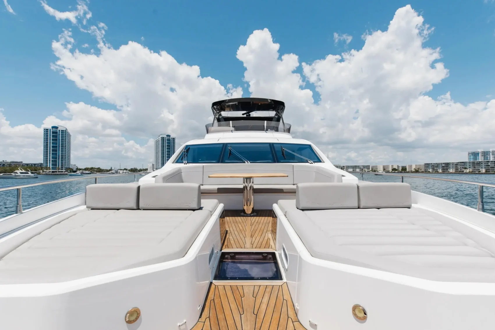 80′ Sunseeker + Jacuzzi, private yacht charter in Miami