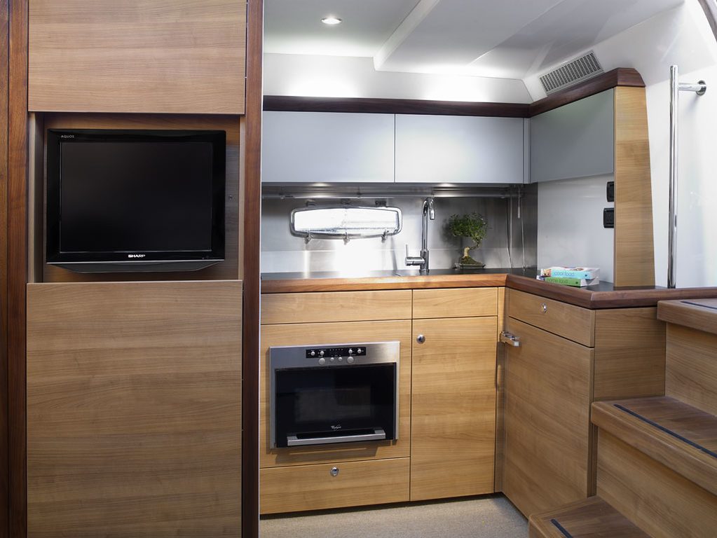 40′ Sealine private yacht charter in Miami