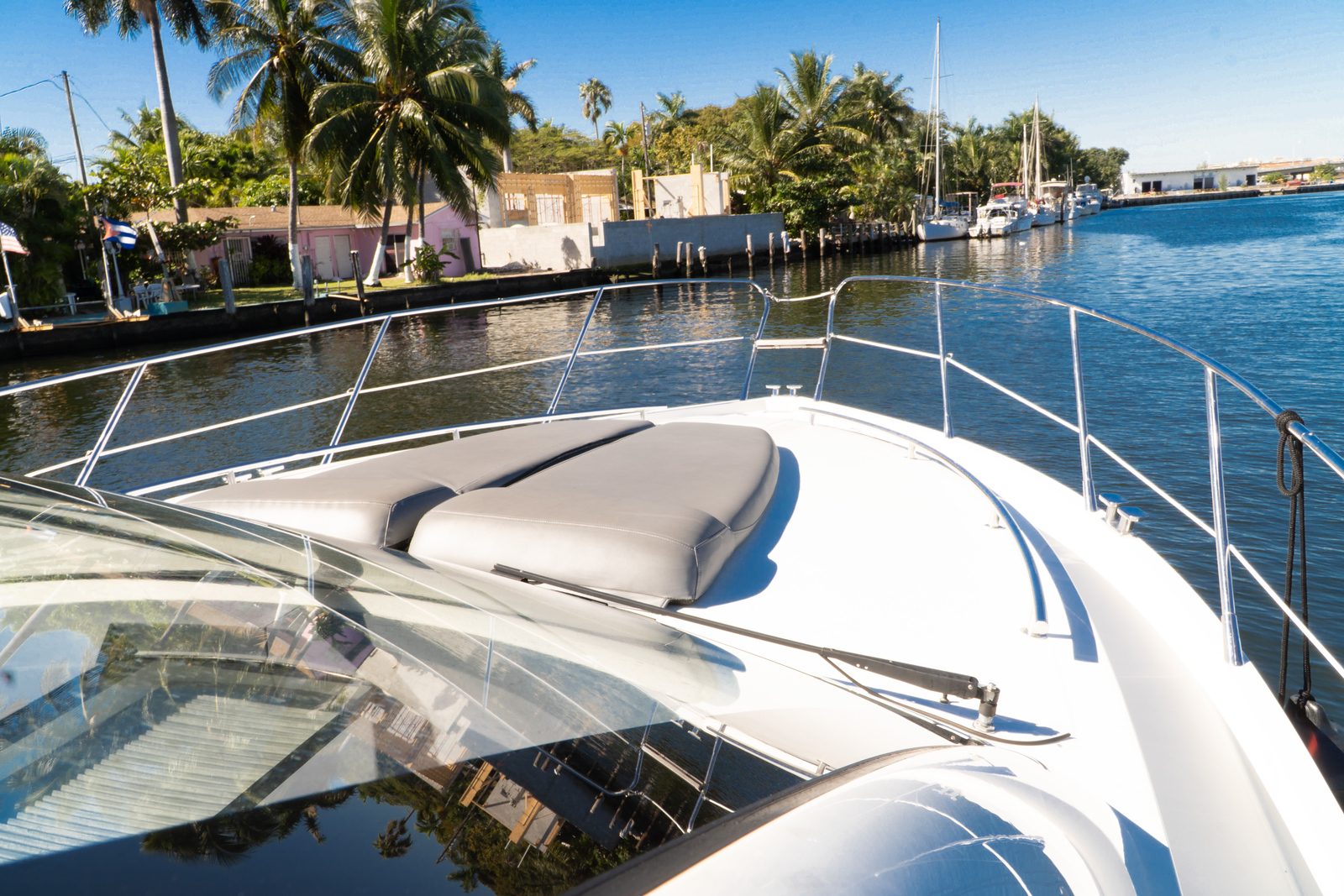 40′ Sealine private yacht charter in Miami