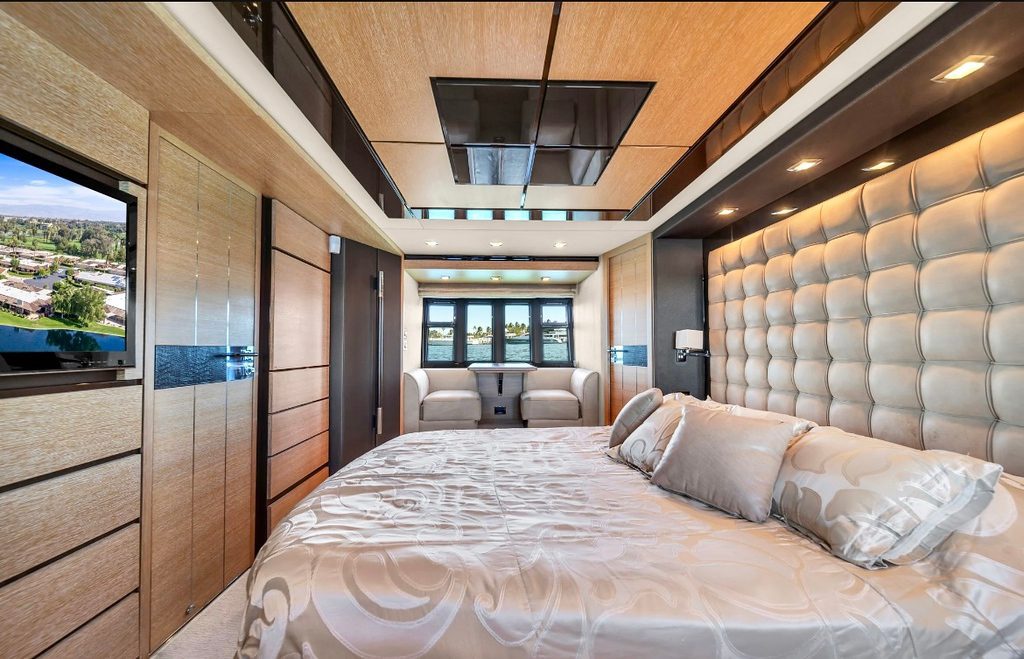 70′ Azimut FB + Jetski 1Hr, private yacht charter in Miami