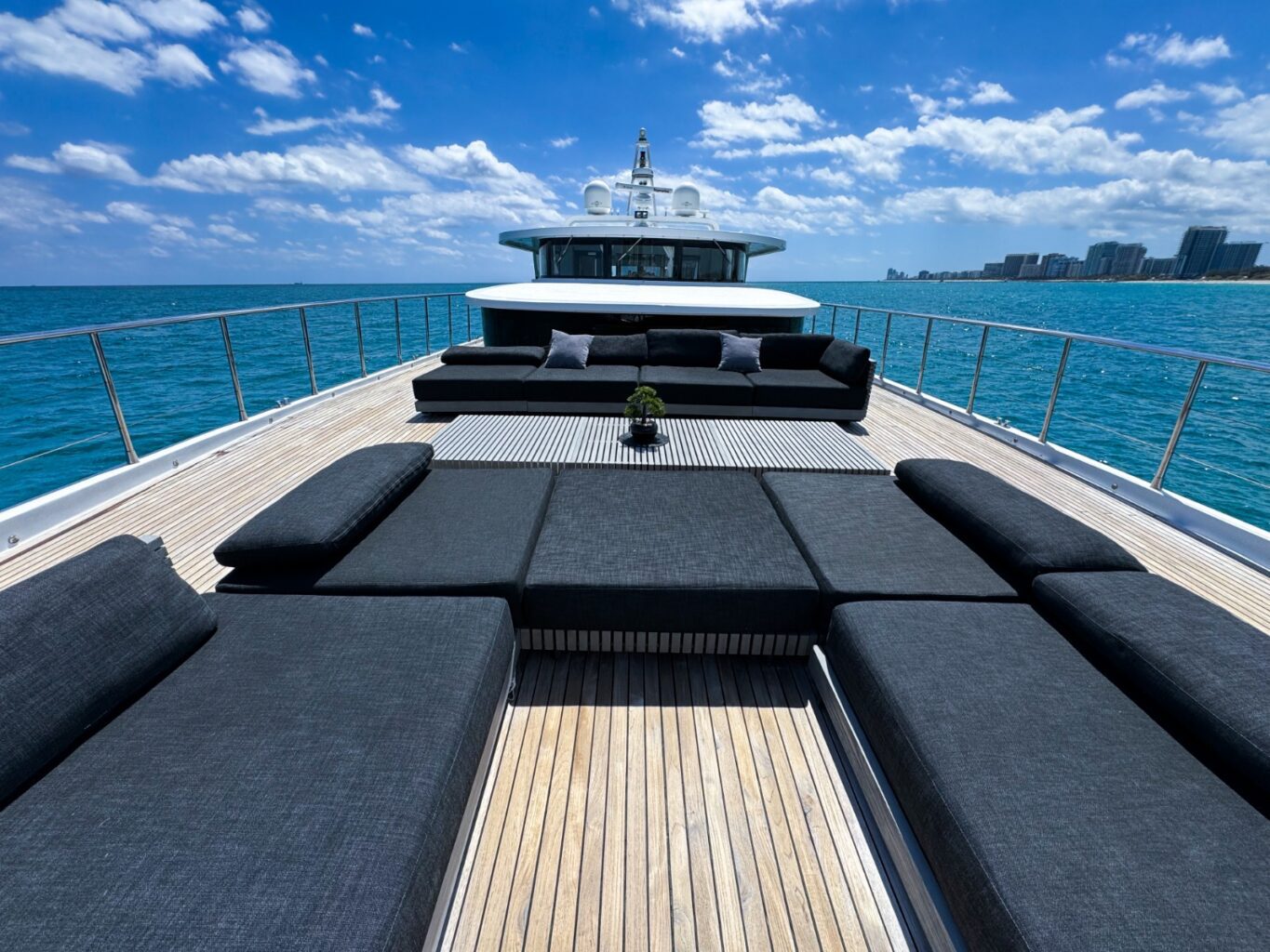 112′ Custom + Water Toys + Jetski 1Hr + Jacuzzi