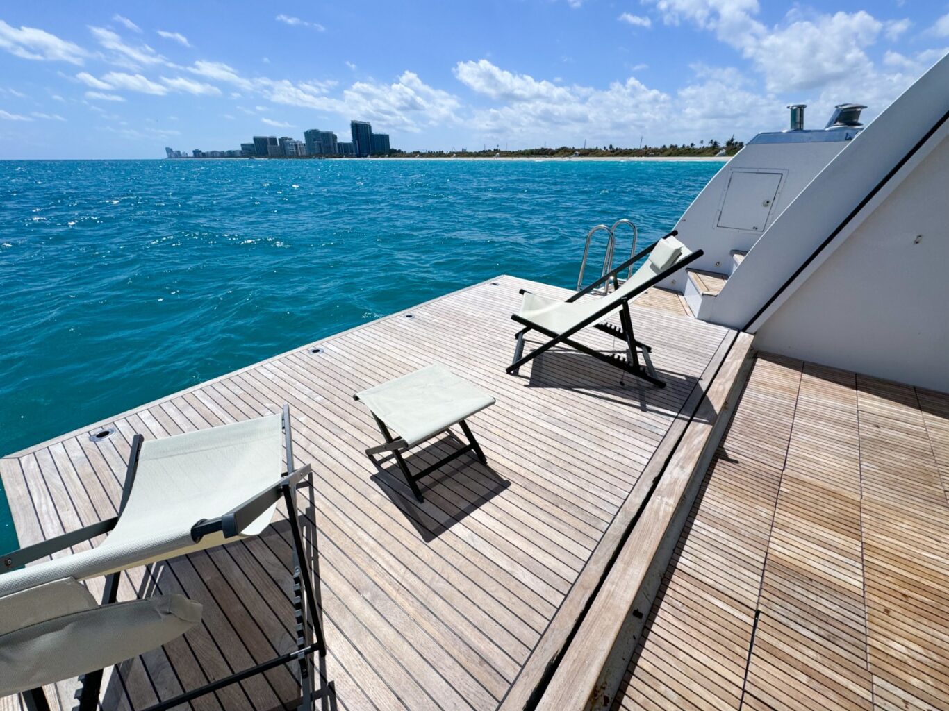 112′ Custom + Water Toys + Jetski 1Hr + Jacuzzi