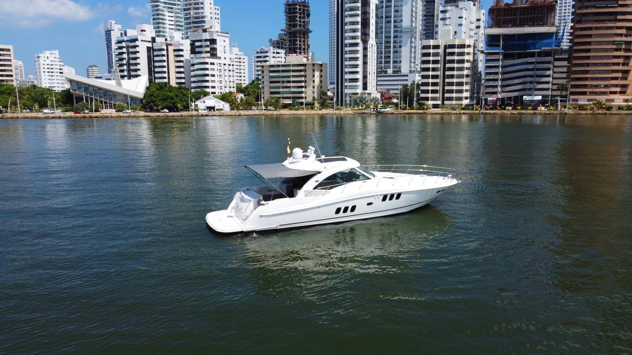 62' Sea Ray Sundancer yacht charter in Cartagena, Colombia