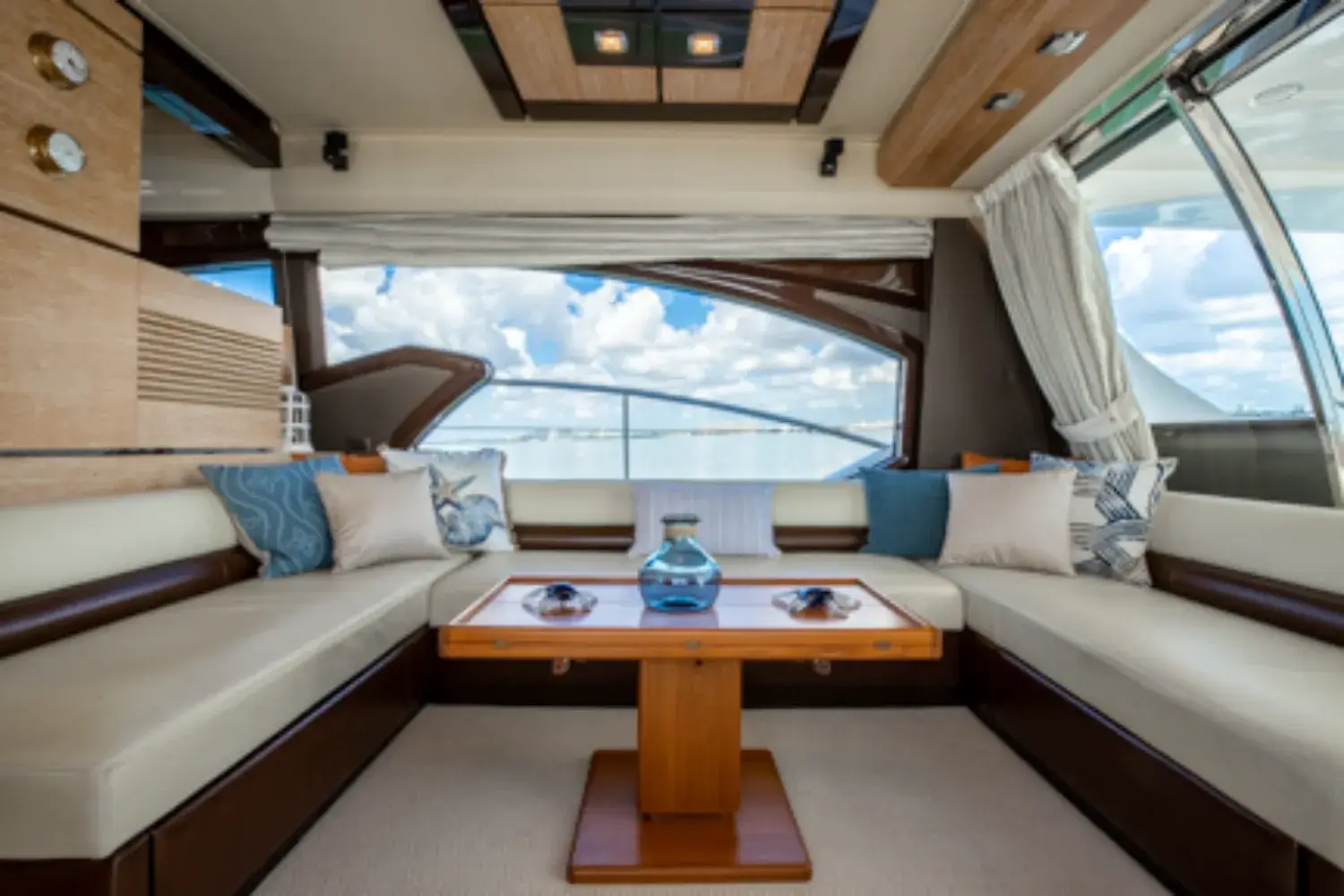 70′ Azimut + Water Toys + Jetski 1Hr, private yacht charter in Miami