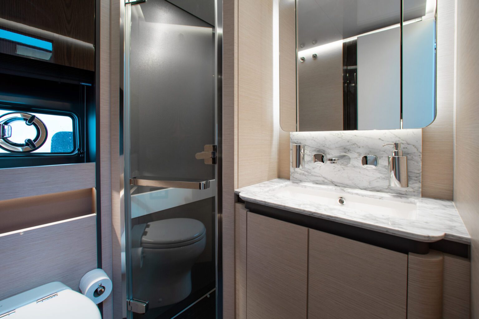 82′ Azimut, private yacht charter in Miami