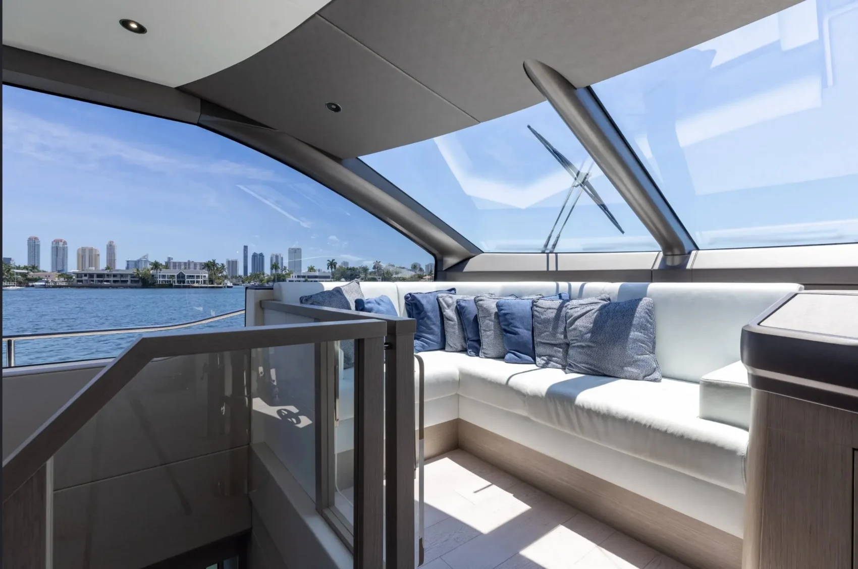 80′ Sunseeker + Jacuzzi, private yacht charter in Miami