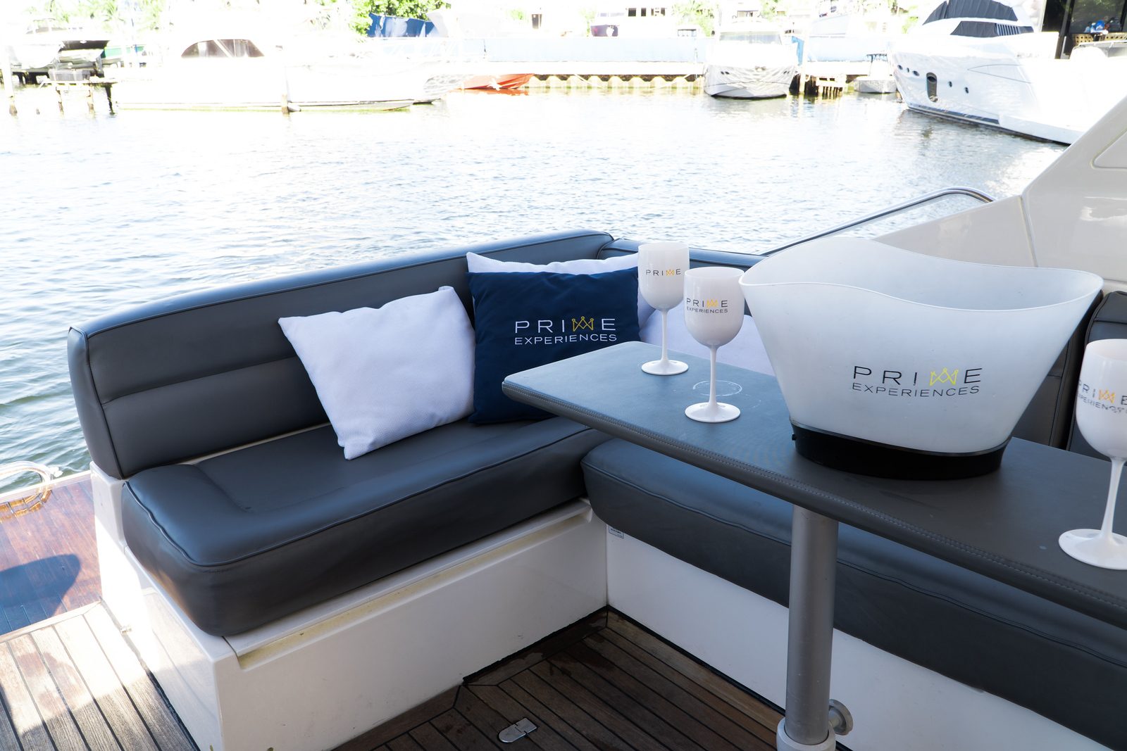 40′ Sealine private yacht charter in Miami