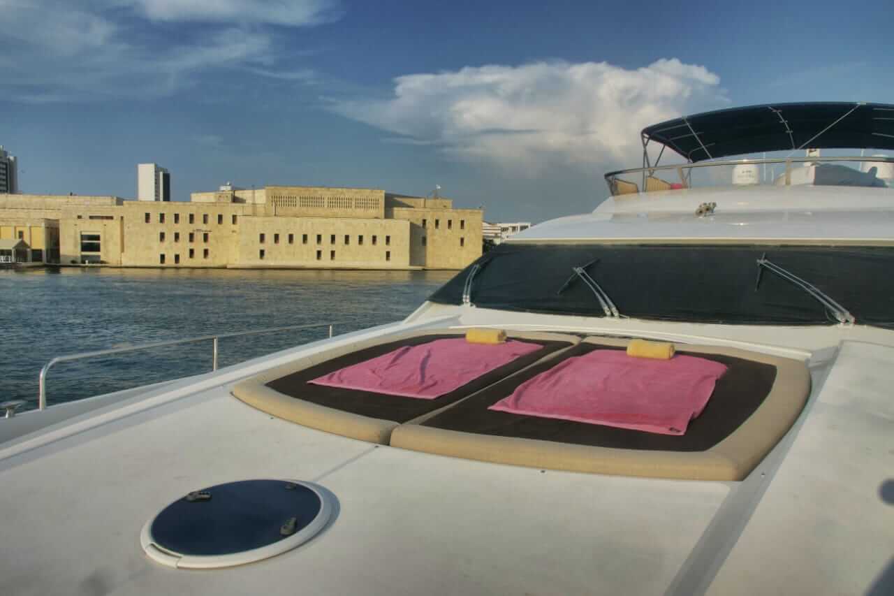 83' Sunseeker Flybridge yacht charter in Cartagena, Colombia