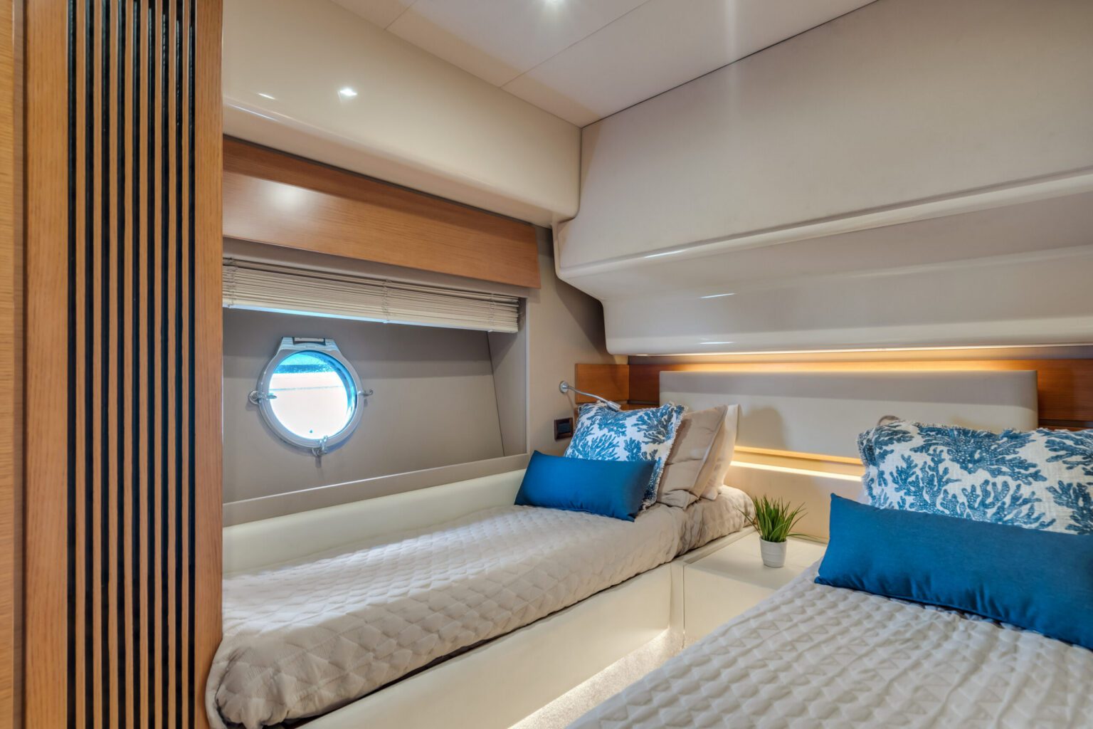 65′ Azimut + Water Toys + Jetski 1Hr, private yacht charter in Miami
