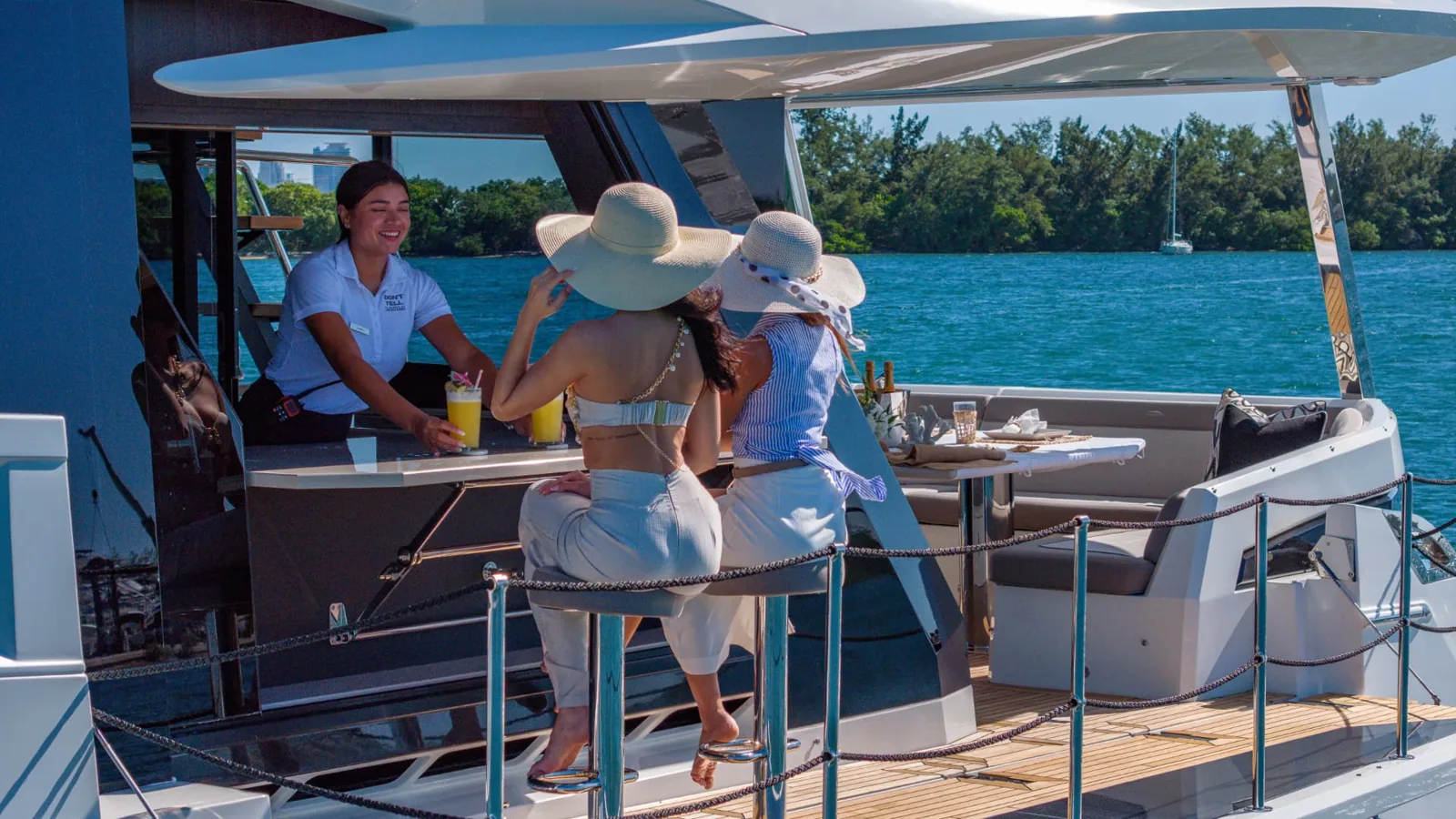 68′ Galeon: Guests on the upper deck