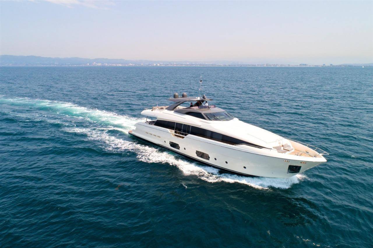 96' Ferretti Flybridge yacht charter in Cartagena, Colombia