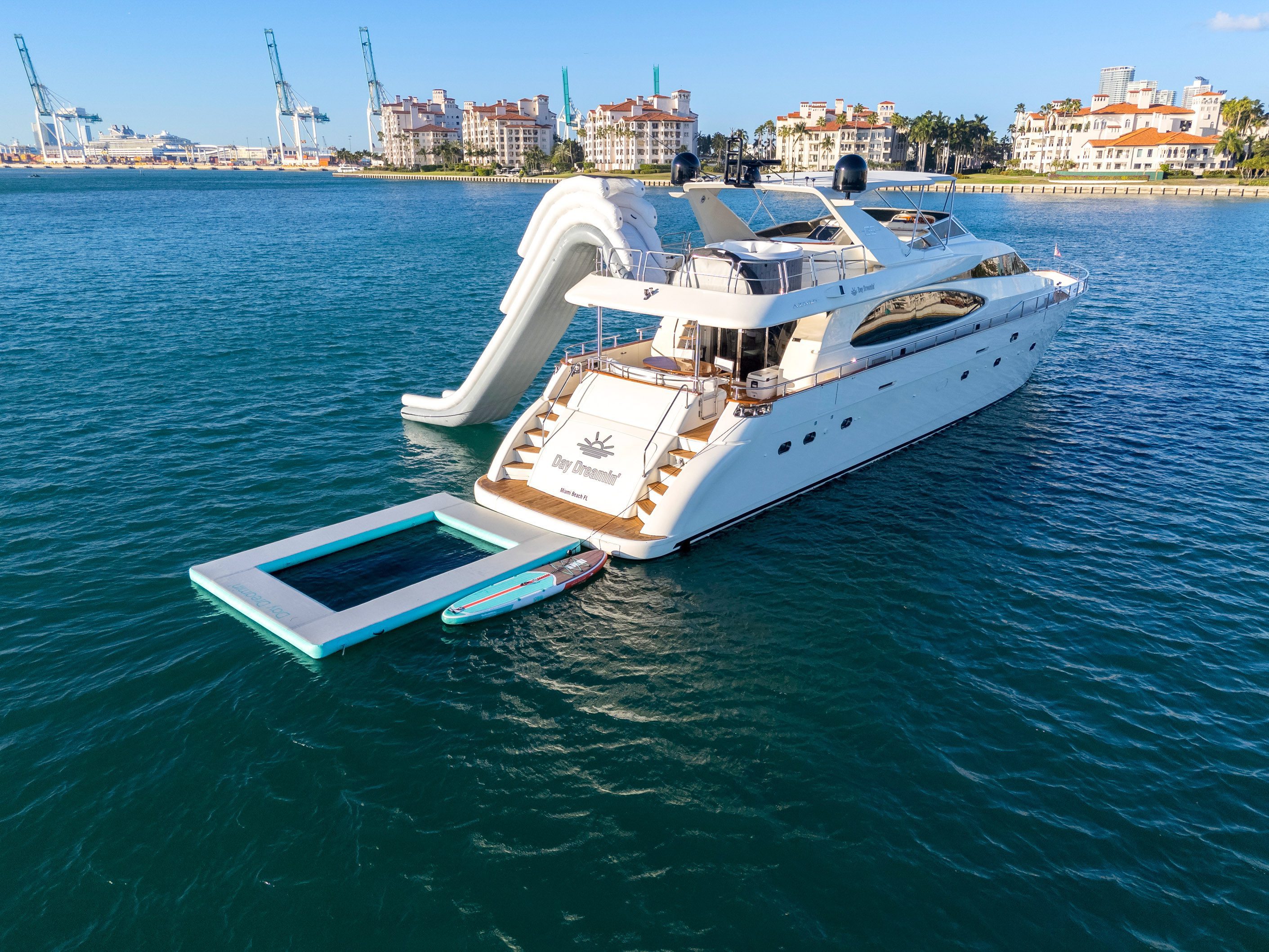 90′ Azimut + Jacuzzi