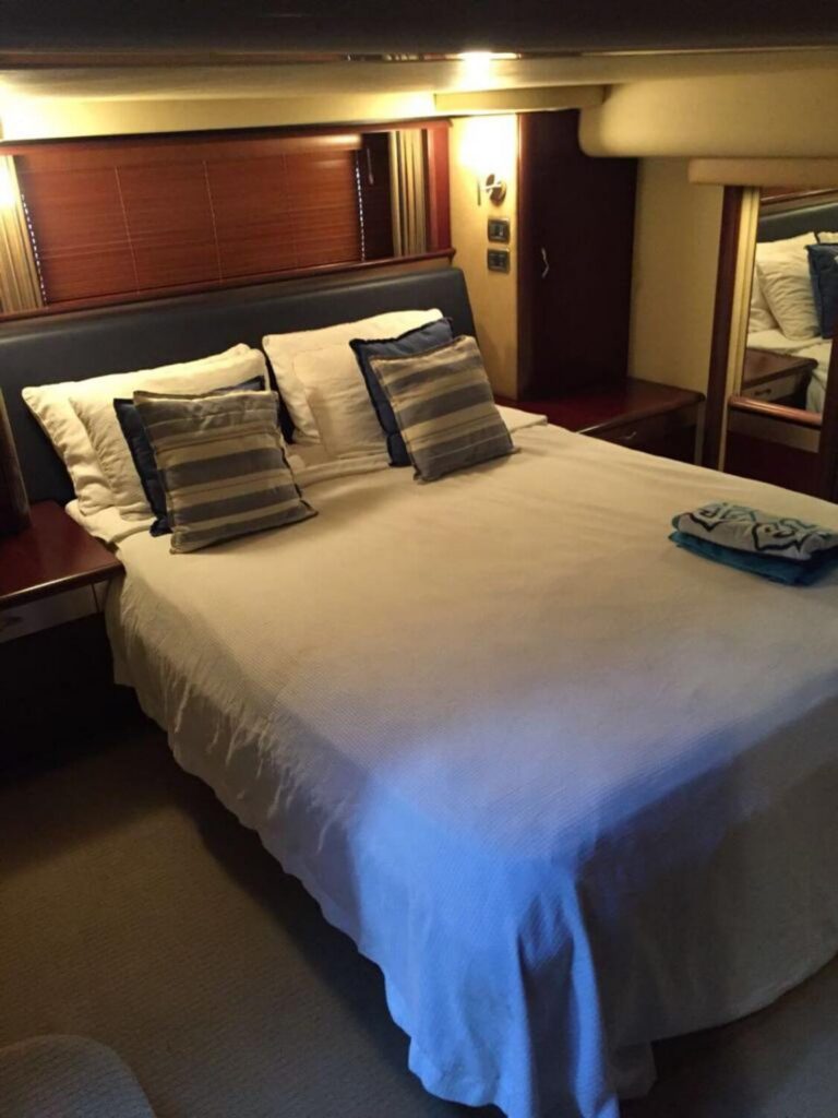 58' Sea Ray Sedan Flybridge yacht charter in Cartagena, Colombia