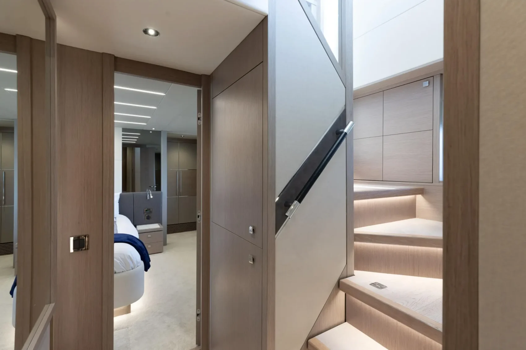 80′ Sunseeker + Jacuzzi, private yacht charter in Miami