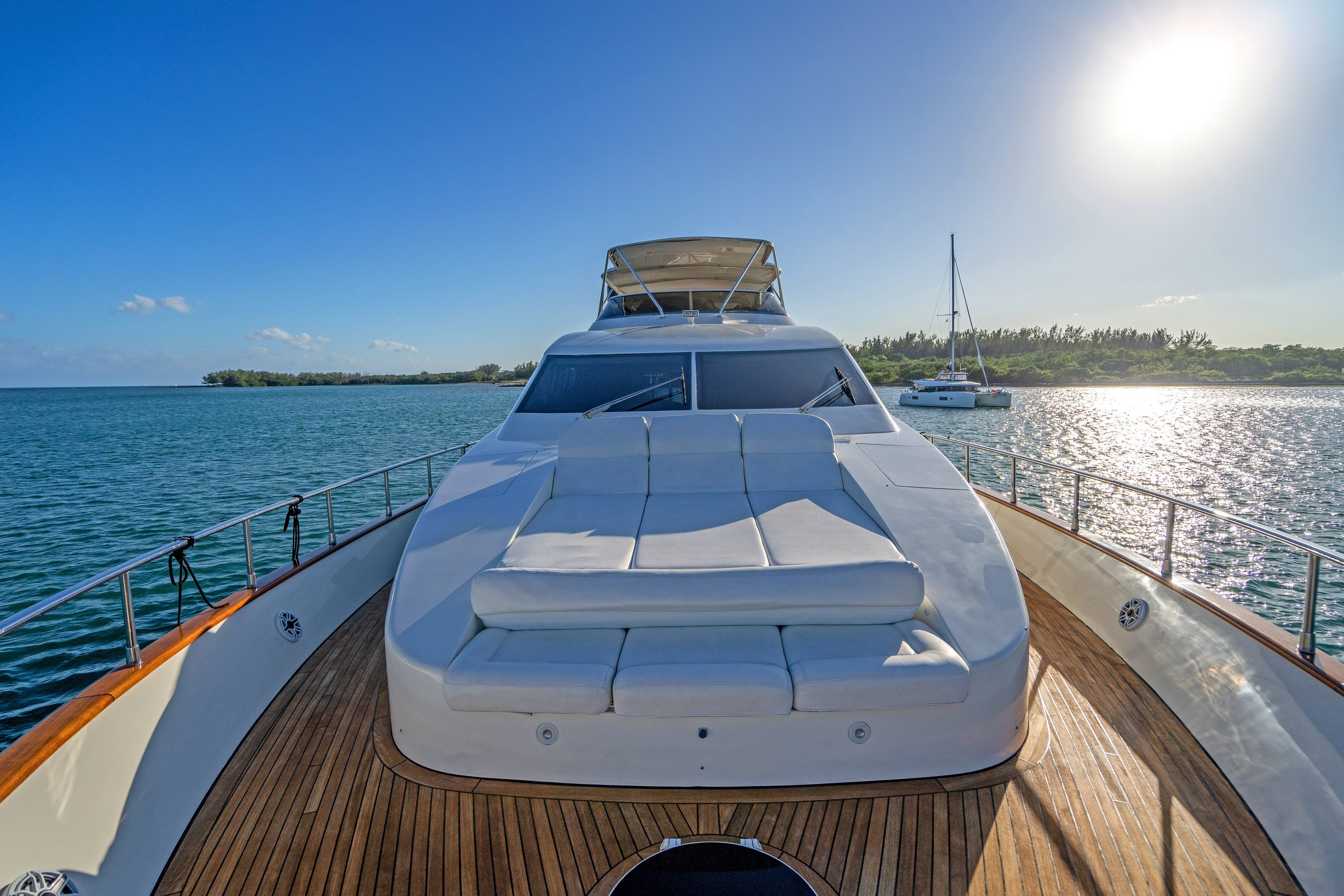 90′ Azimut + Jacuzzi
