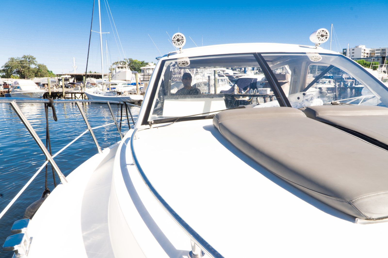 40′ Sealine private yacht charter in Miami