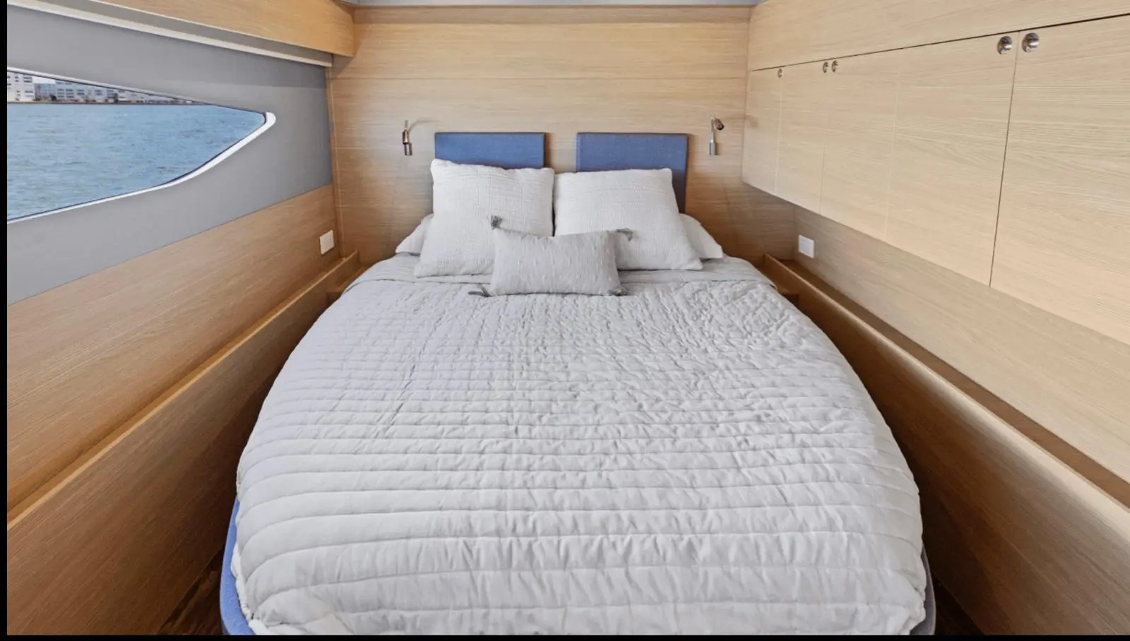 54′ Aquila Lux Cat, private yacht charter in Miami