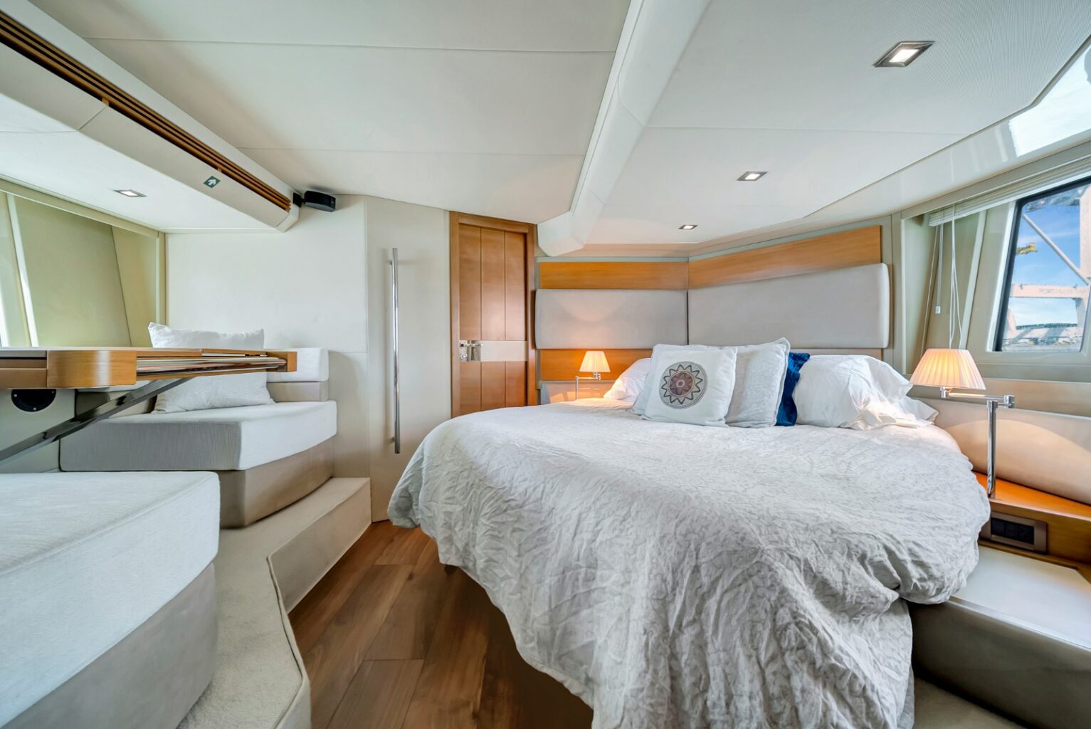 60′ Azimut, private yacht charter in Miami