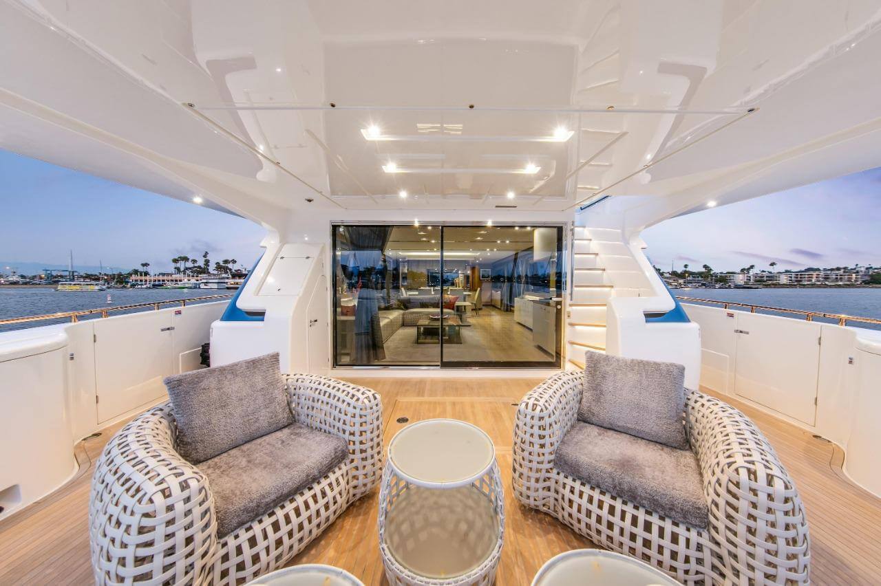 96' Ferretti Flybridge yacht charter in Cartagena, Colombia