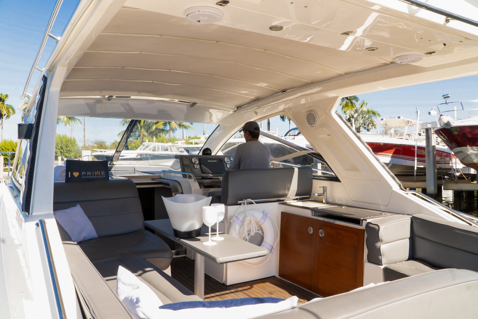 40′ Sealine private yacht charter in Miami
