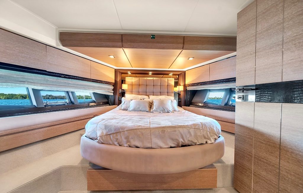 70′ Azimut FB + Jetski 1Hr, private yacht charter in Miami