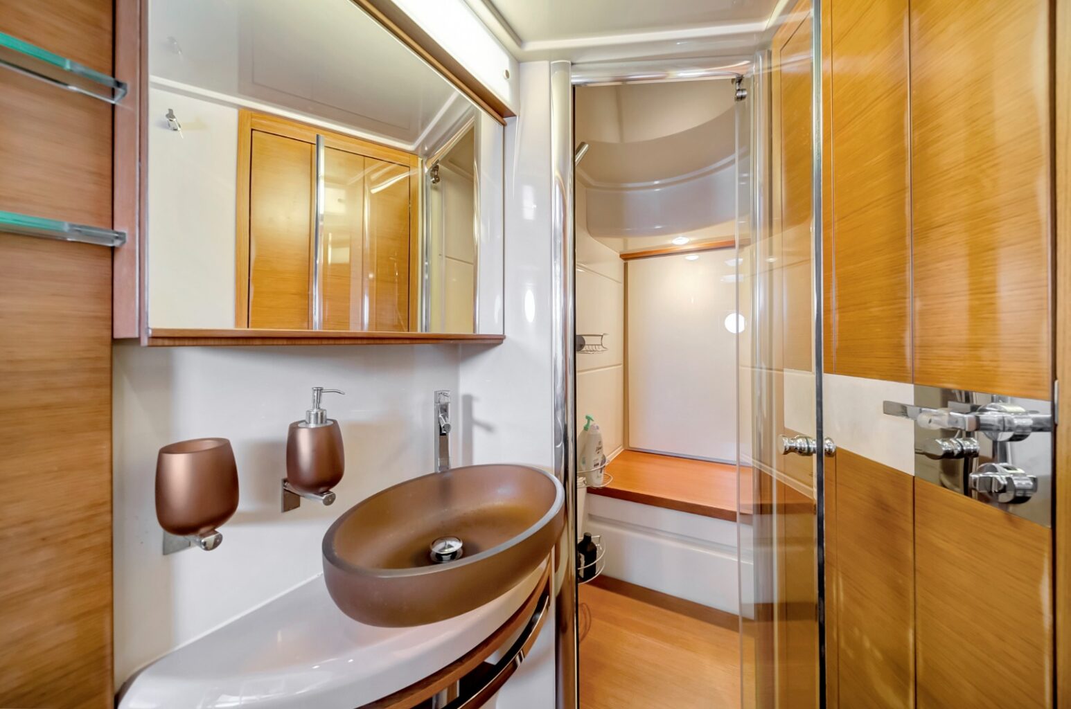 60′ Azimut, private yacht charter in Miami