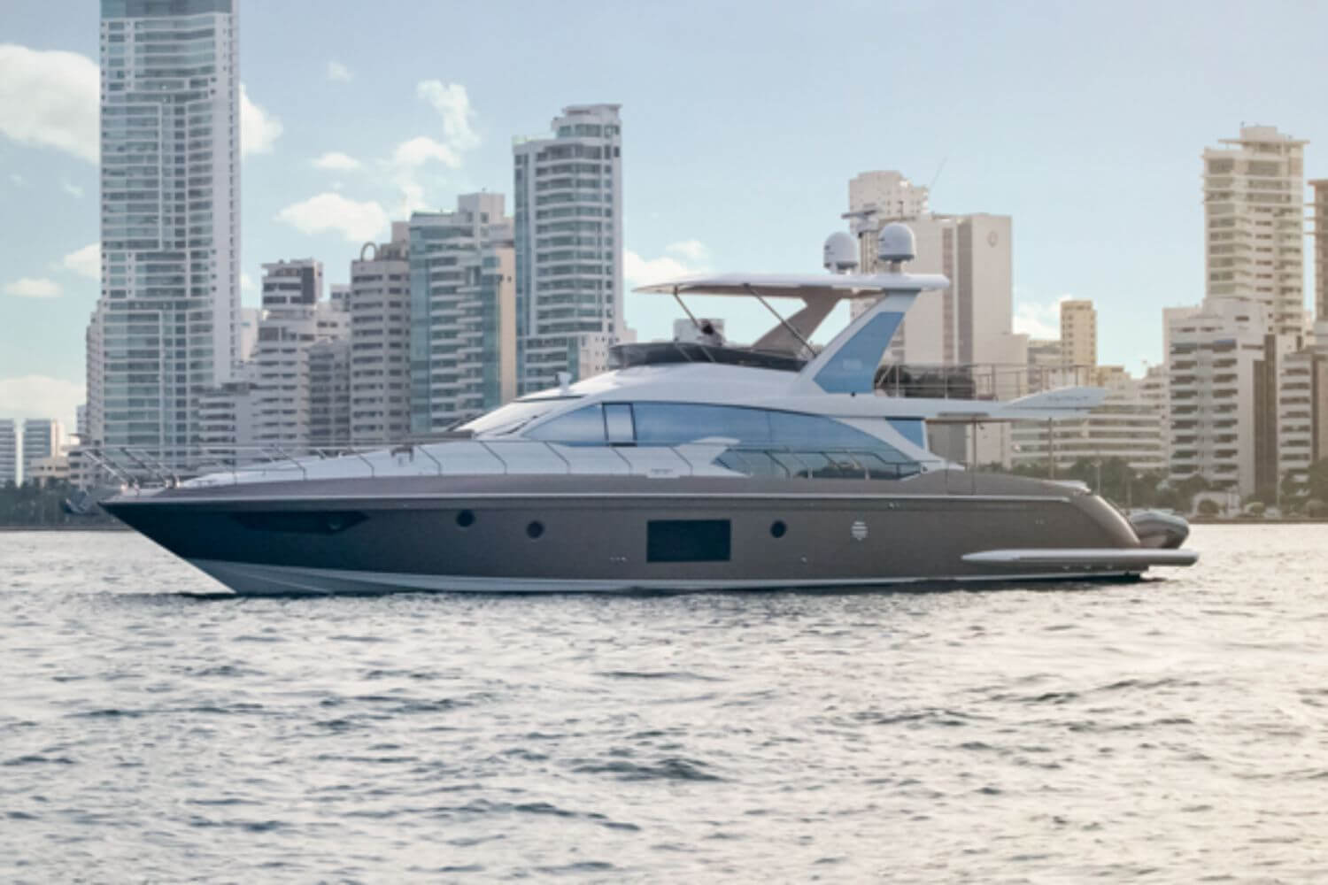 68' Azimut Flybridge yacht charter in Cartagena, Colombia