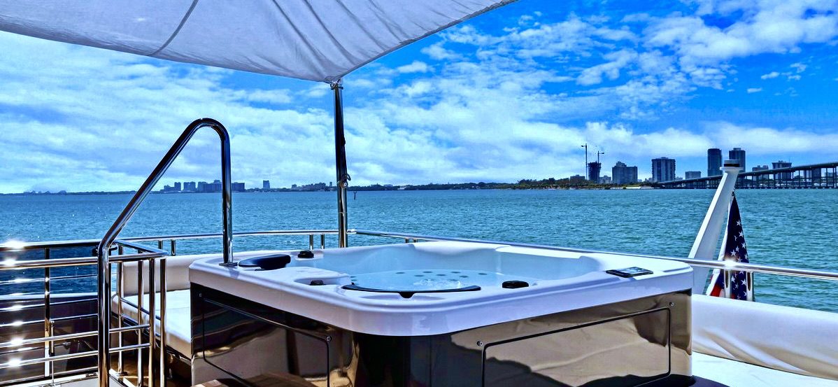 95′ Ocean + Jacuzzi + Water Toys
