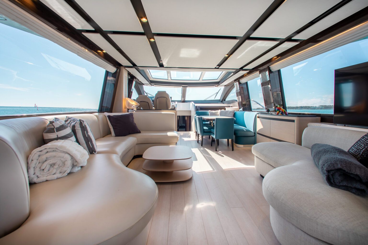 82′ Azimut, private yacht charter in Miami