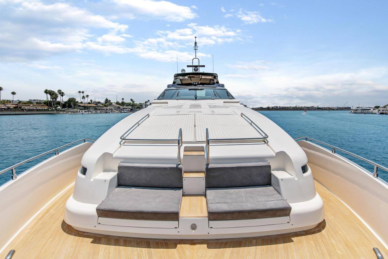96' Ferretti Flybridge yacht charter in Cartagena, Colombia