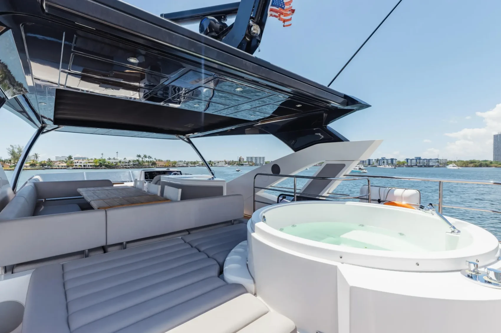 80′ Sunseeker + Jacuzzi, private yacht charter in Miami