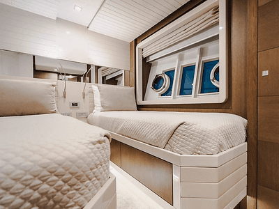 87′ Ferretti + Water Toys, private yacht charter in Miami